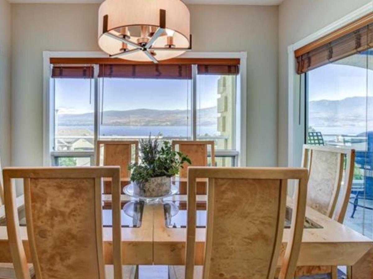 Lake View Yellow House By Winary Resort West Kelowna Esterno foto