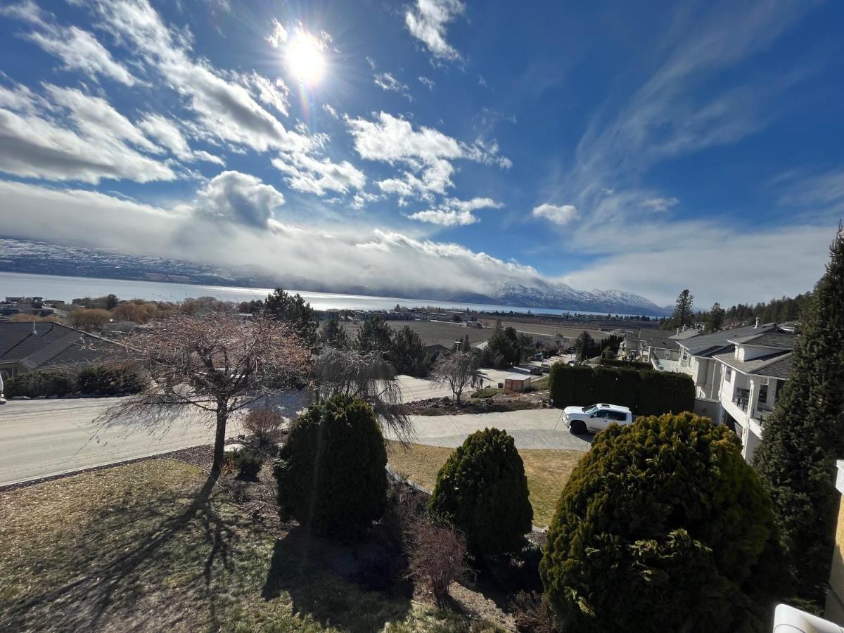 Lake View Yellow House By Winary Resort West Kelowna Esterno foto