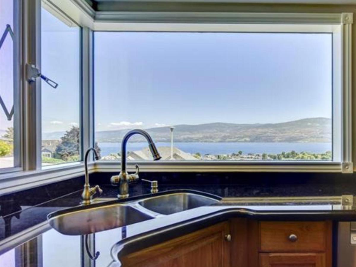 Lake View Yellow House By Winary Resort West Kelowna Esterno foto