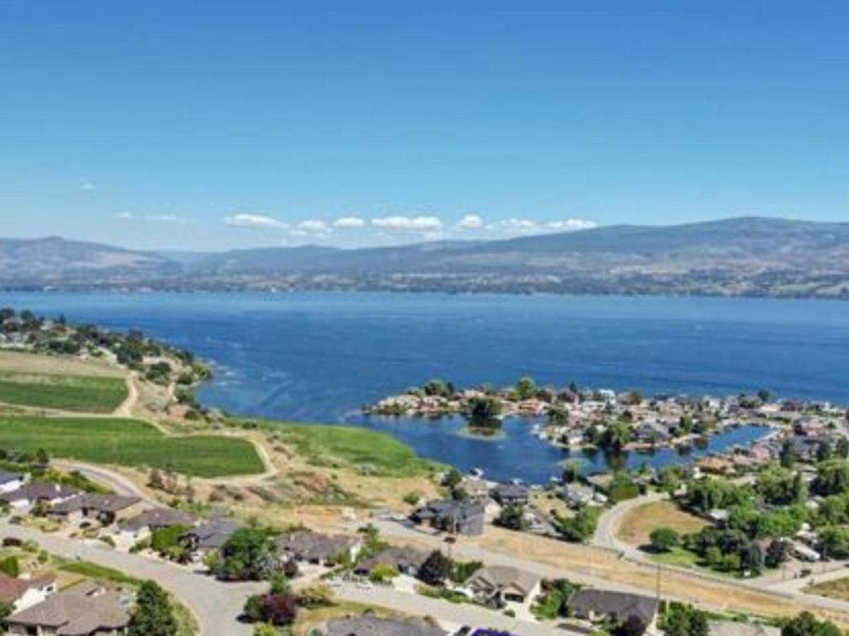 Lake View Yellow House By Winary Resort West Kelowna Esterno foto