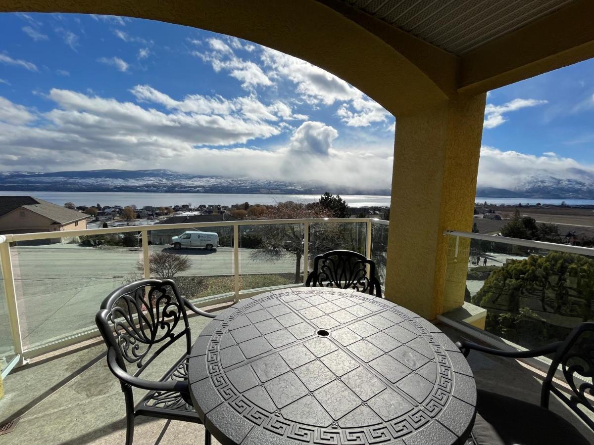 Lake View Yellow House By Winary Resort West Kelowna Esterno foto