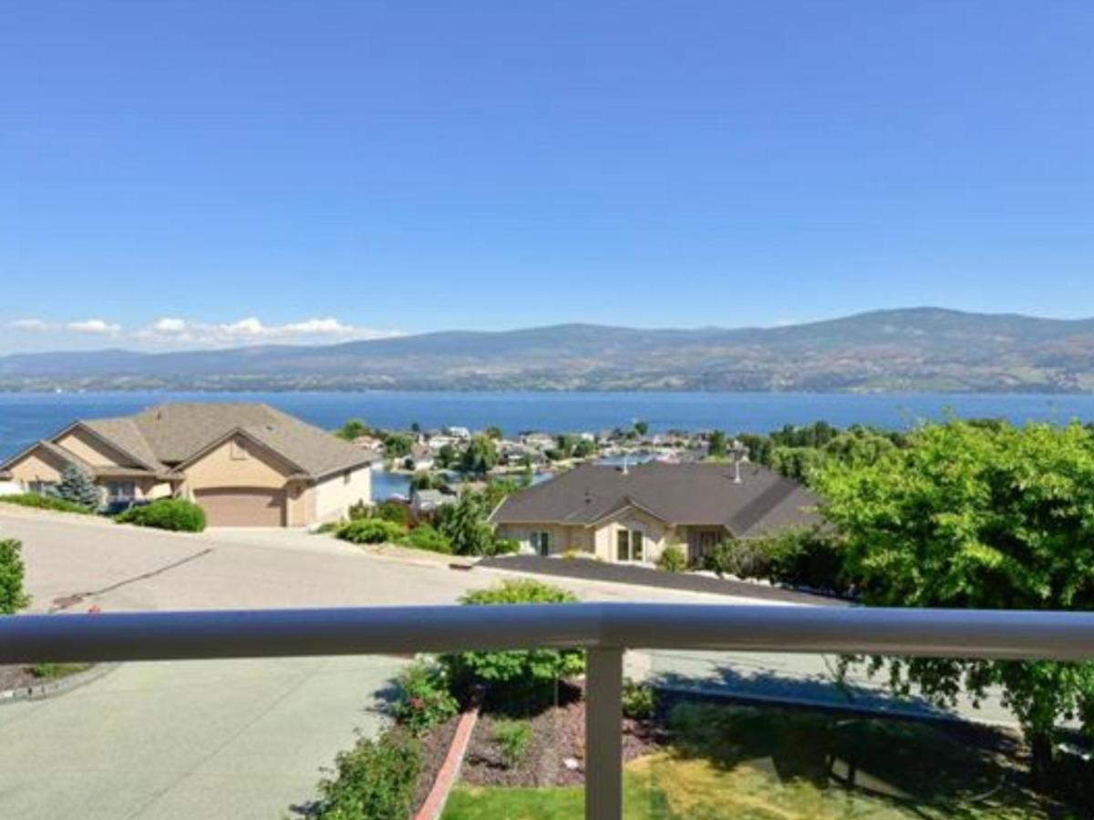 Lake View Yellow House By Winary Resort West Kelowna Esterno foto